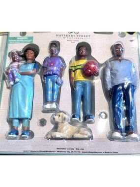 Mayberry Street Miniatures Resin Family 5-Piece Set African American Pet Baby